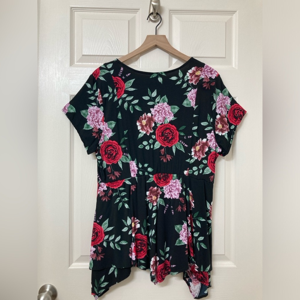 Torrid Black Floral V Neck Jersey Knit Short Sleeve Shirt Size 1X Whimsigoth - Picture 5 of 9